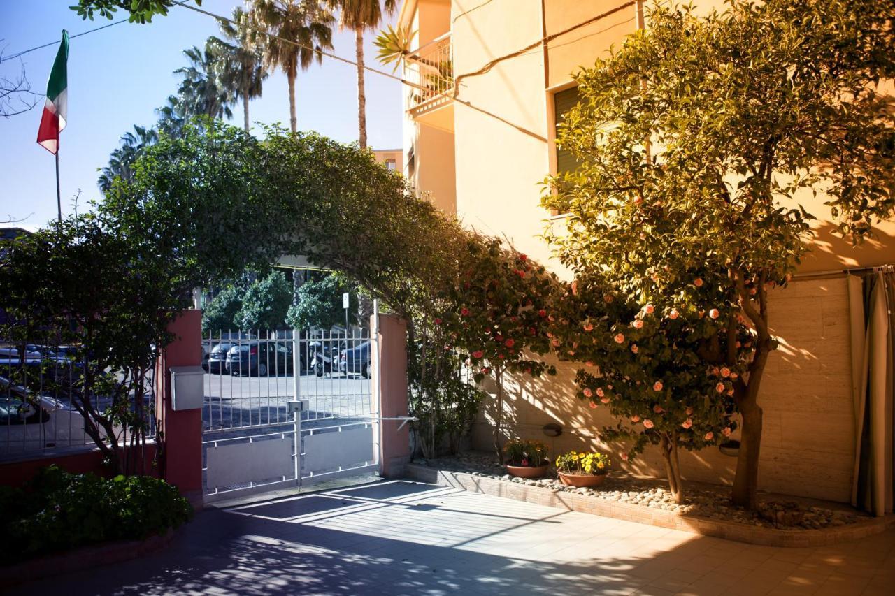Hotel Della Piazzetta Varazze Exterior photo